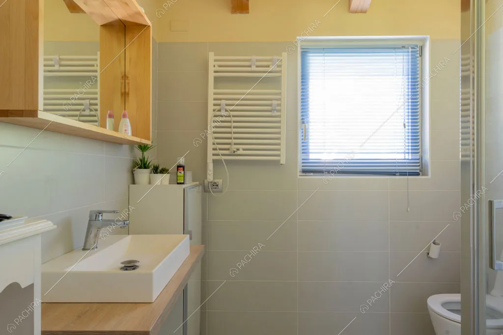 Bagno della villa Garnet, location in stile contemporaneo a Milano