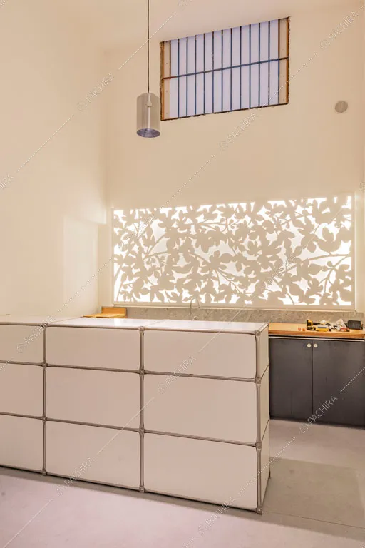 Cucina con alti soffitti dell'espositivo Couve, location in stile contemporaneo a Roma
