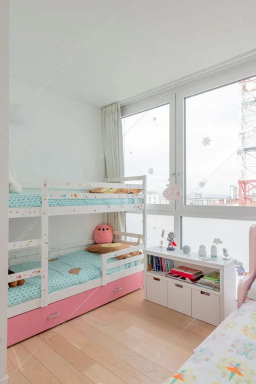 Camera dei bambini dell'appartamento Tobol, location in stile contemporaneo a Milano