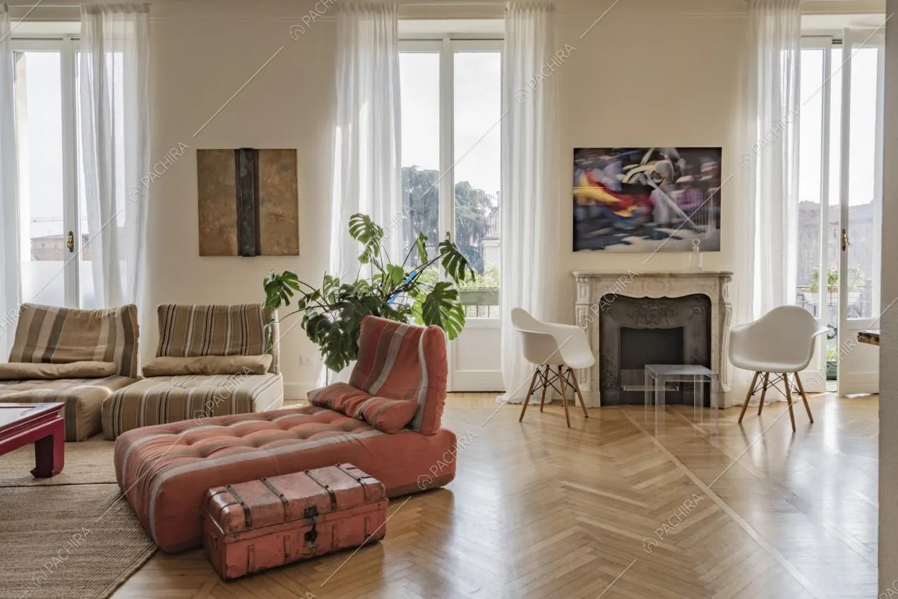 Parquet a spina di pesce e caminetto