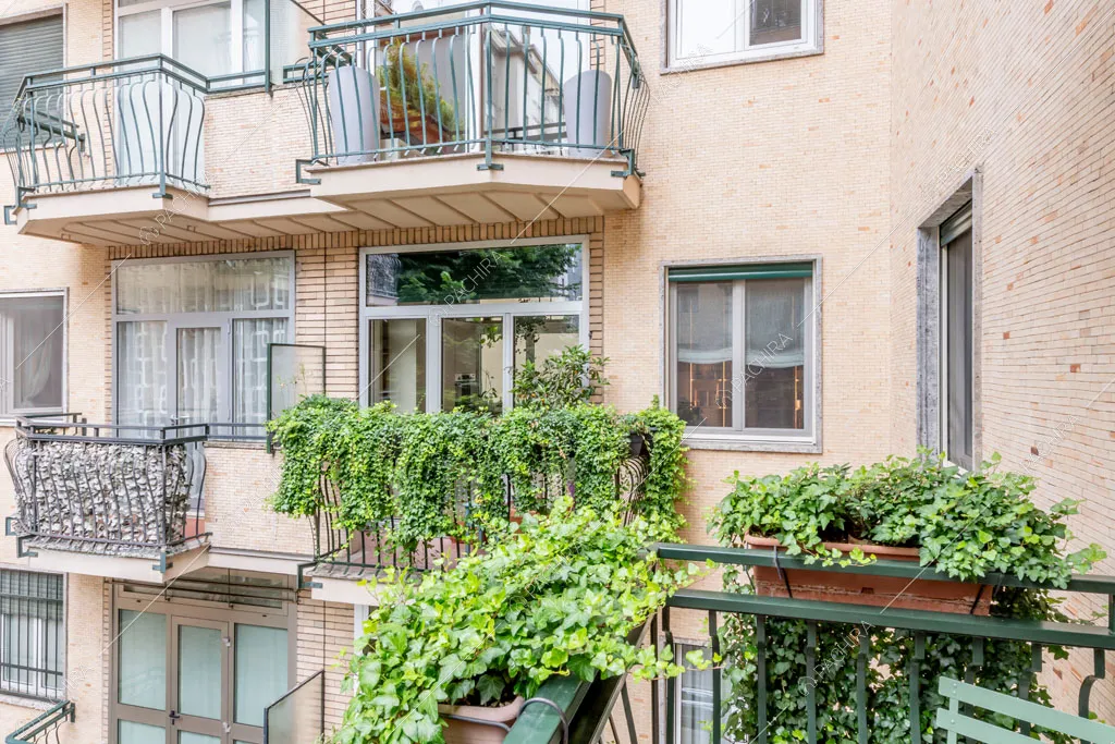 Balcone dell'appartamento Capsico, location in stile contemporaneo a Milano