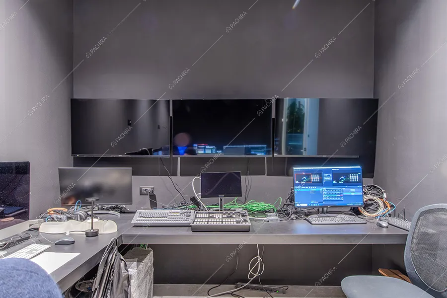 Sala dell'espositivo Tatra, location in stile contemporaneo a Milano