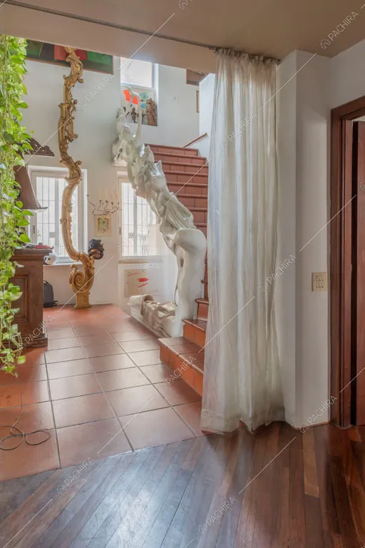 Atrio dell'appartamento Pancrazio, location in stile contemporaneo a Roma
