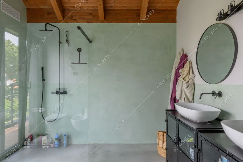 Luminoso bagno della villa Aral, location in stile contemporaneo a Monza