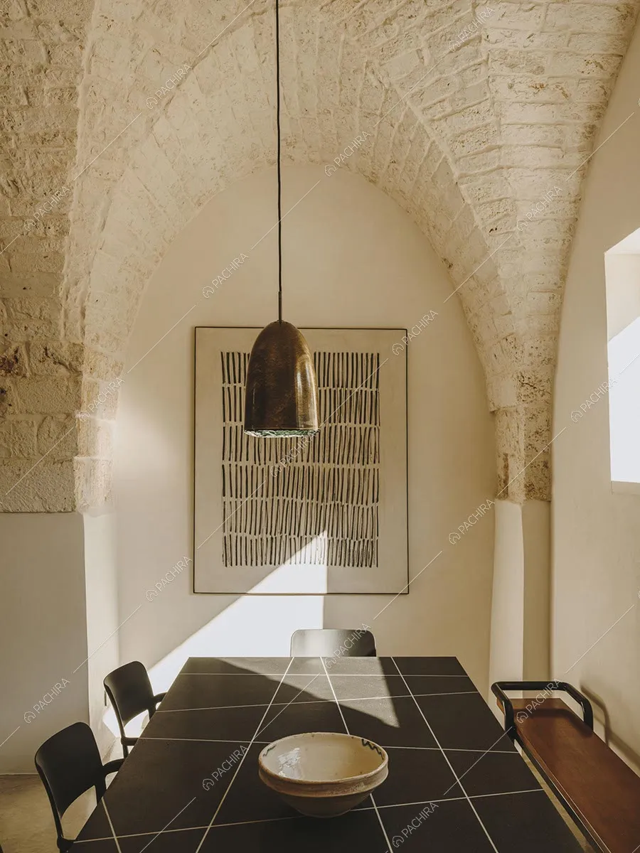 Sala da pranzo della villa in stile contemporaneo Kara, location per shooting a Brindisi