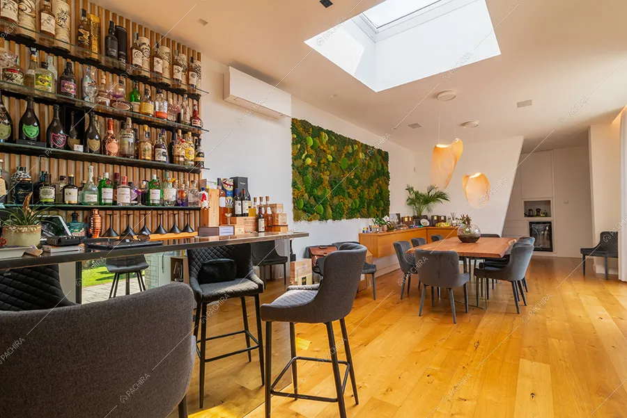 Zona living della villa Argon, location in stile moderno a Roma