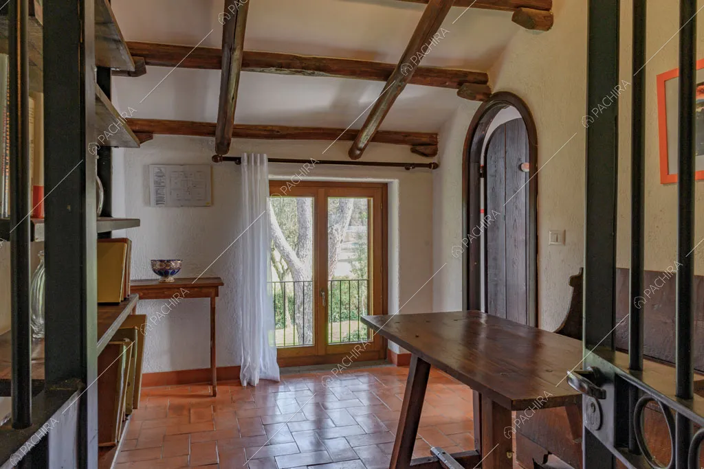 Stanza della villa Ebridi, location in stile rustico a Roma