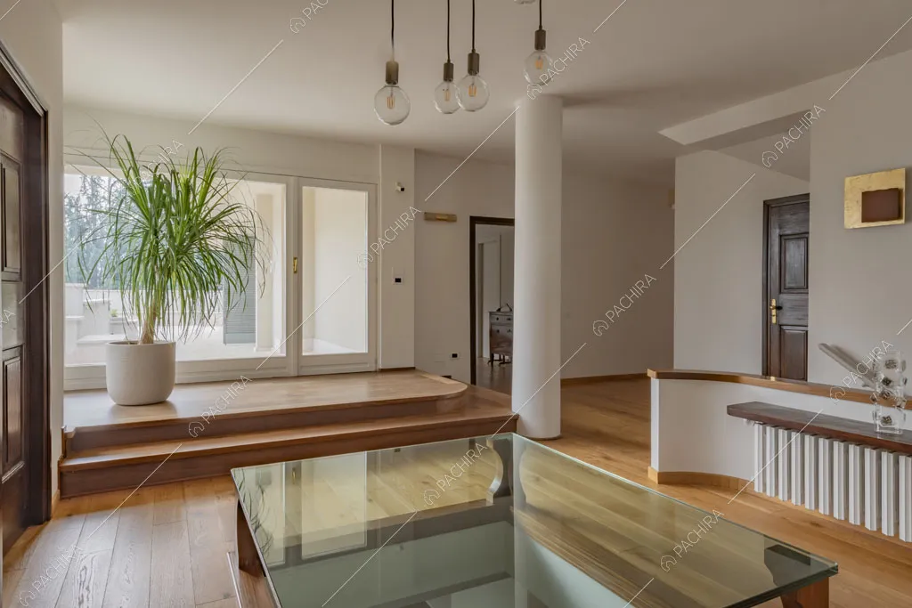 Vetrate nell'atrio della villa Bris, location in stile contemporaneo a Torino