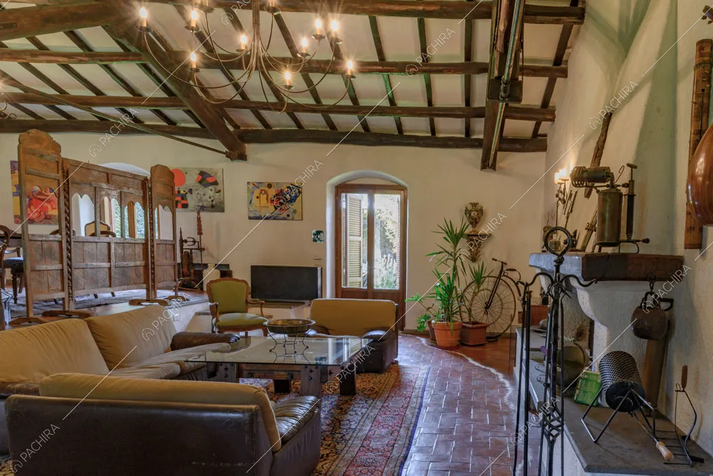 Salotto della villa Ebridi, location in stile rustico a Roma