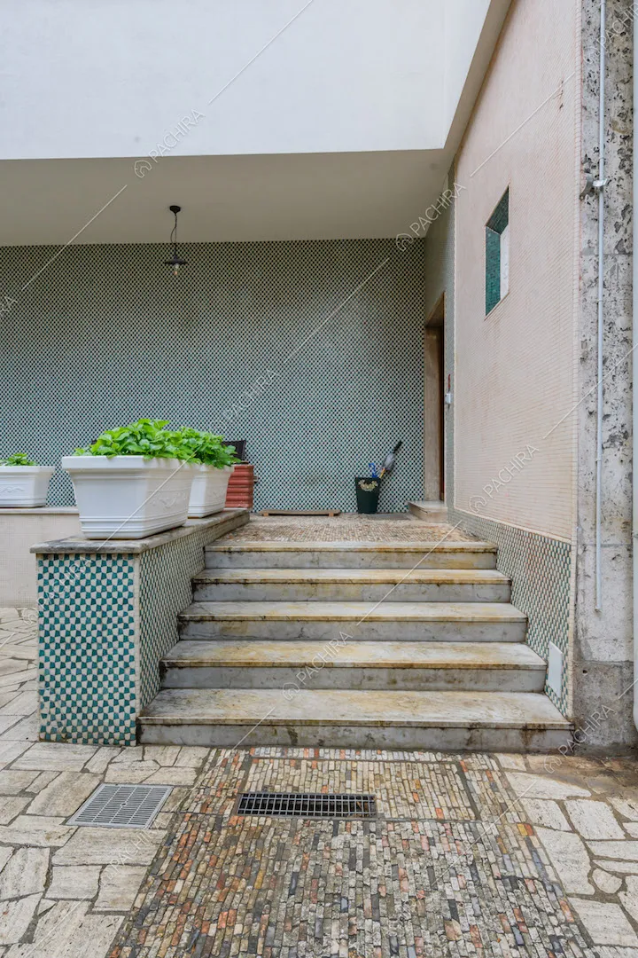 Scale di ingresso alla location