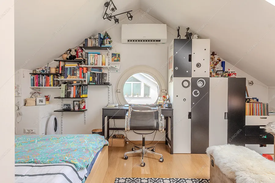 Camera da letto della villa Malachite, location in stile moderno a Milano