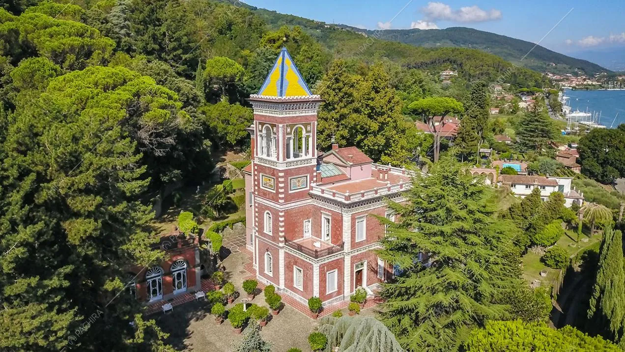 Esterni della dimora storica Irtis, location in stile classico a La Spezia