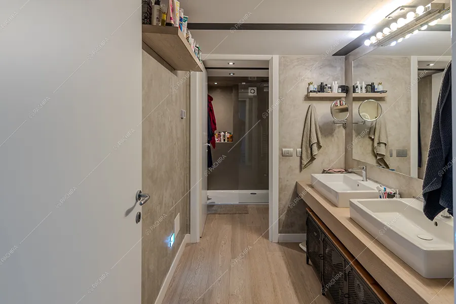 Bagno del loft Vanadio, location in stile moderno a Milano