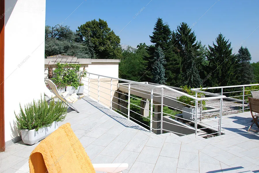 Terrazza della villa Acetosa, location in stile vintage a Lecco