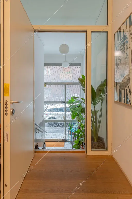 Ingresso dell'appartamento Mungo, location in stile contemporaneo a Milano
