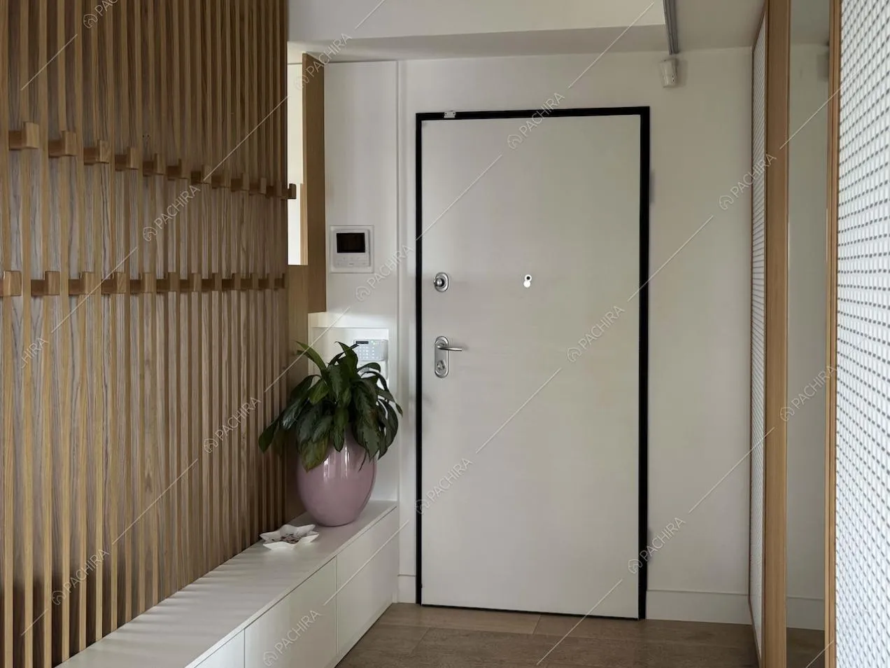 Ingresso dell'appartamento Gesso, location in stile contemporaneo a Milano