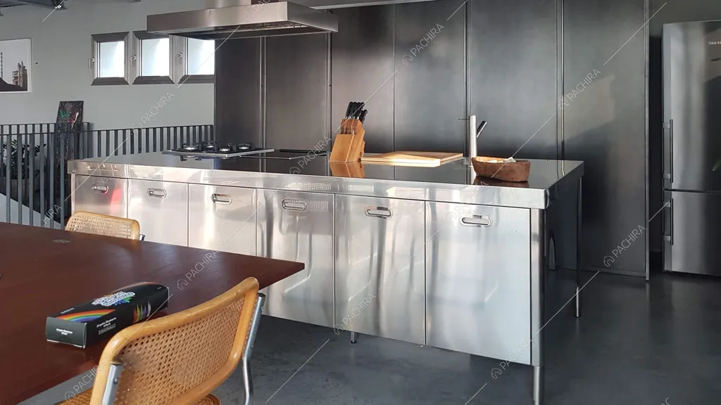 Cucina dell'attico Terek, location in stile contemporaneo a Venezia