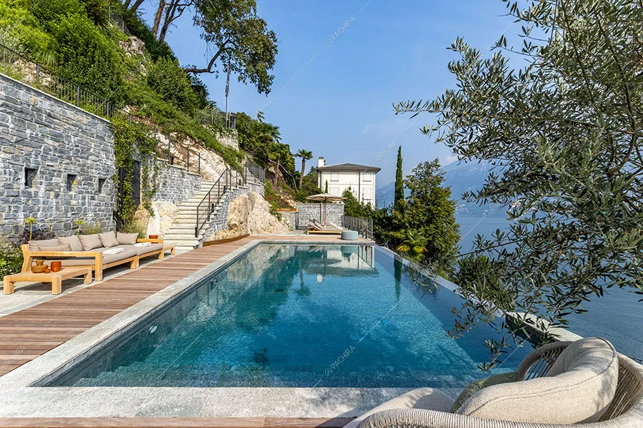 Piscina della villa Argento, location in stile moderno a Como