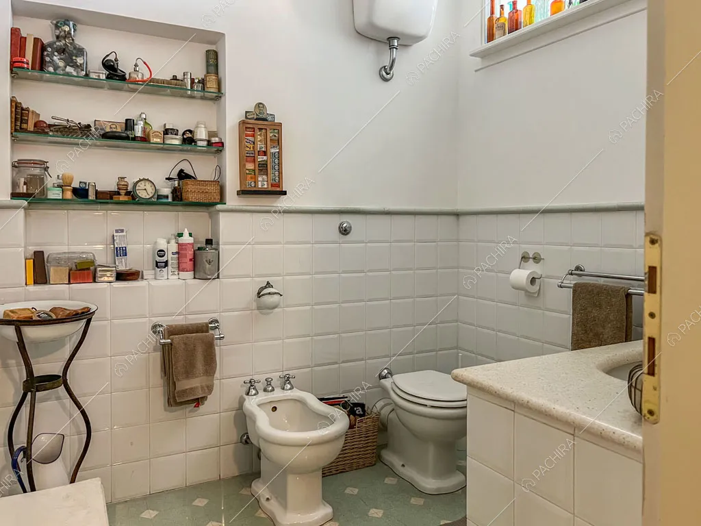 Bagno dell'appartamento Kuban, location in stile moderno a Roma