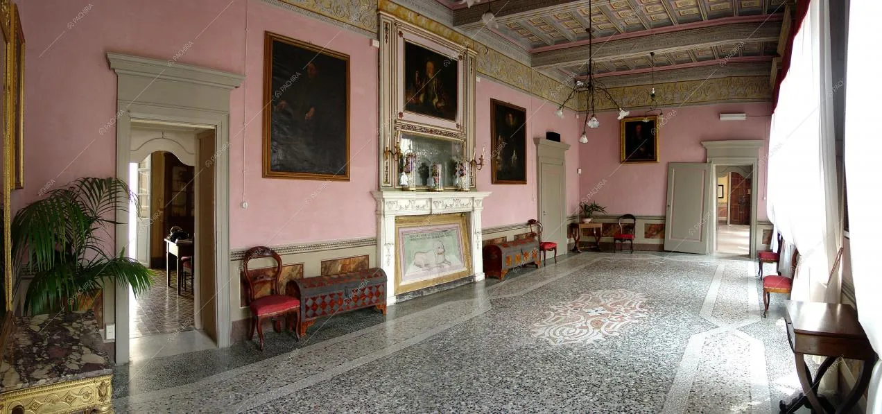 Corridoio della dimora storica Avventurina, dimora storica in stile classico a Novara