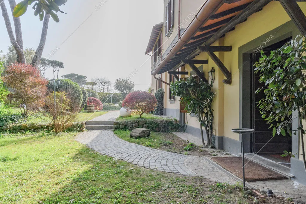 Giardino della villa Ebridi, location in stile rustico a Roma