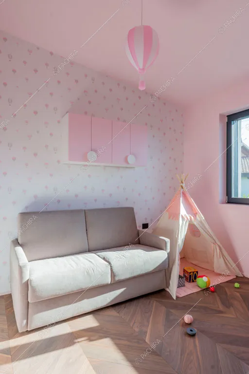 Camera da letto dei bambini della villa Warta, location in stile contemporaneo a Monza