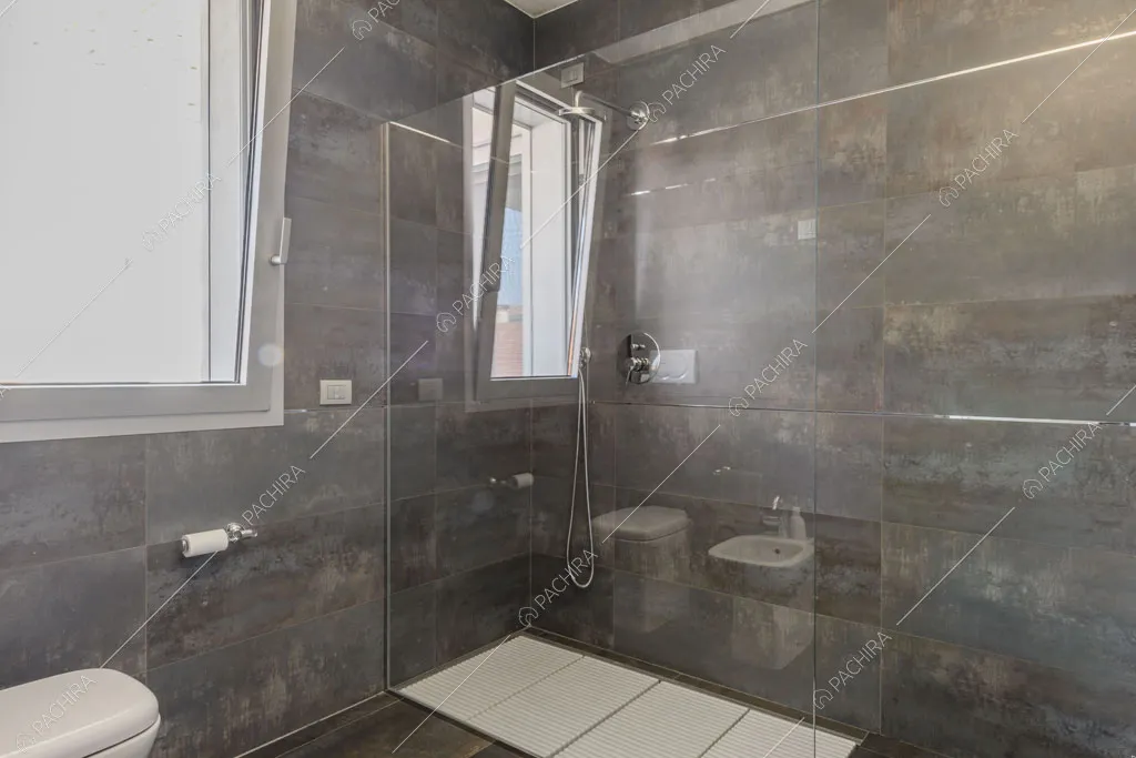 Bagno della villa Lilium, location in stile moderno in Provincia di Milano