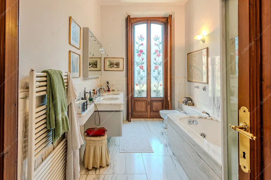 Bagno della villa Yamase, location in stile liberty a Milano