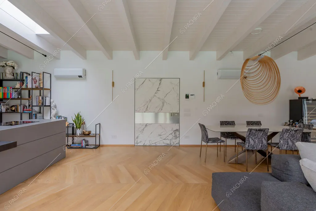 Zona living della villa Amazonite, location in stile contemporaneo a Varese