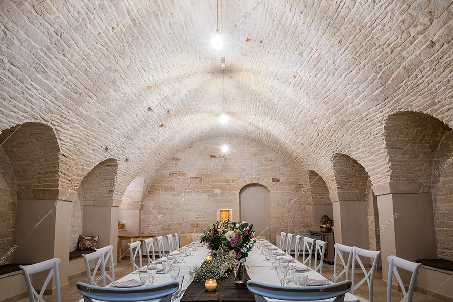 Sala da pranzo della masseria Khamsin, location in stile rustico a Taranto