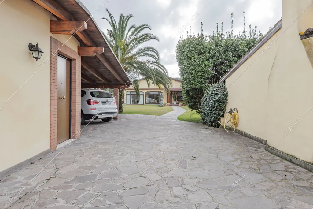 Vialetto della villa Cren, location in stile moderno a Roma