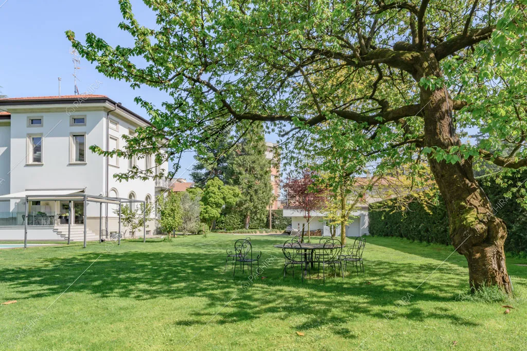 Giardino della villa Colorado, location in stile moderno a Varese