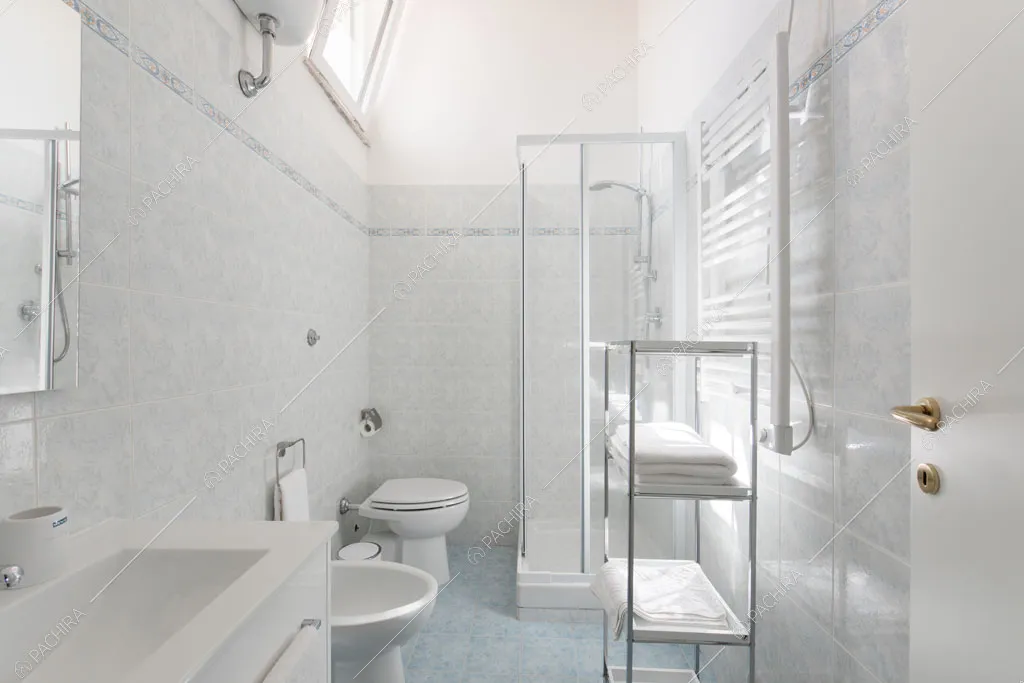 Bagno della villa Agnocasto, location in stile moderno a Roma