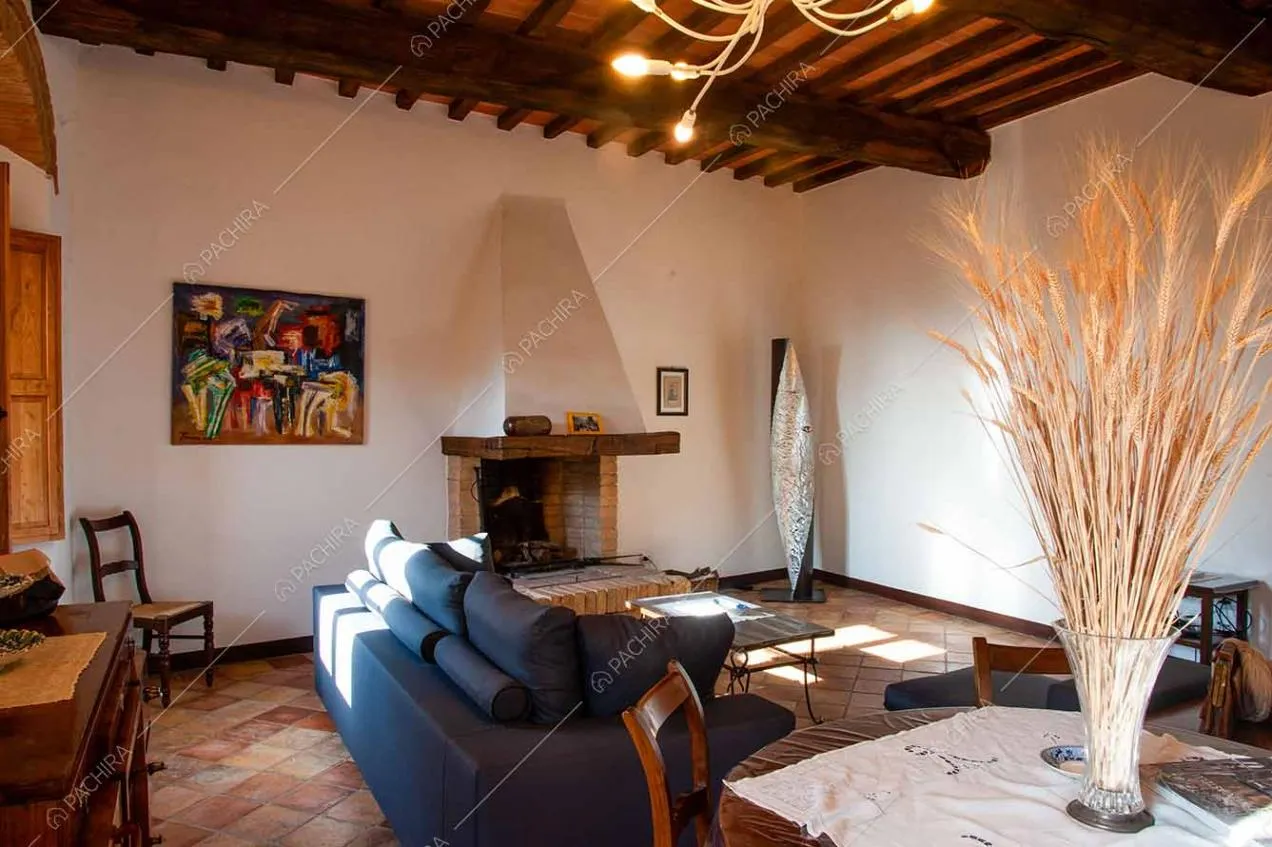 Salotto del borgo Clematide, location in stile rustico a Pisa