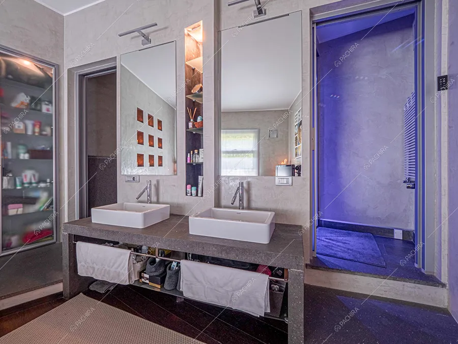 Bagno della villa Moonstone, location in stile moderno a Milano