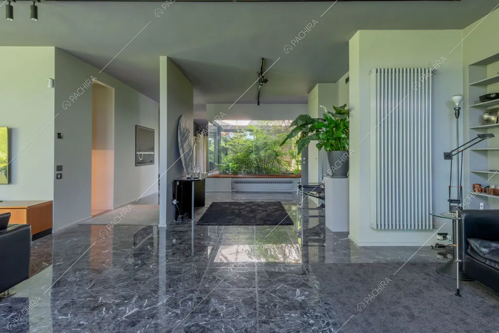 Zona living della villa Biotite, location in stile moderno a Verona
