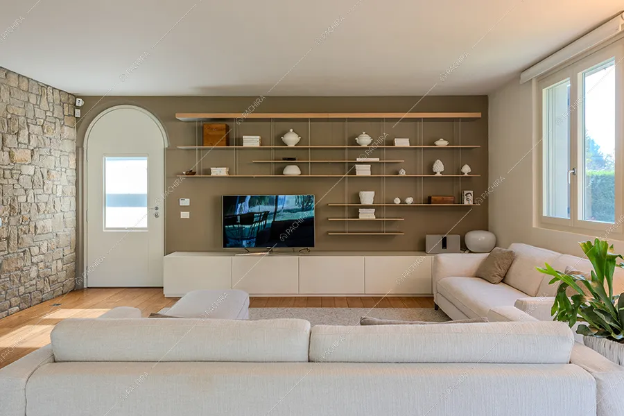 Salotto della villa Litani, location in stile moderno a Monza