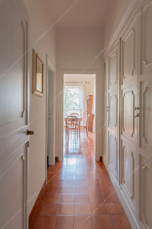 Corridoio della dimora storica Logan, location in stile classico a Roma