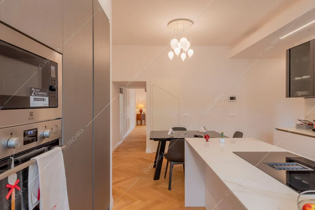 Fornelli a induzione nella cucina della villa Murray, location in stile contemporaneo a Roma