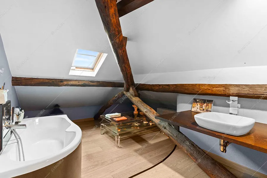 Bagno dell'appartamento Hood, location in stile moderno a Milano