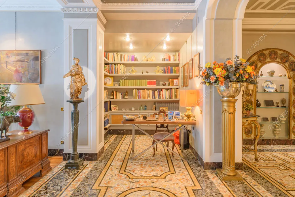 Libreria nello studio dell'appartamento Agazzino, location in stile classico a Milano