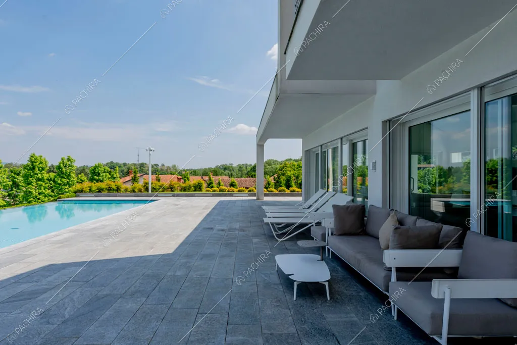 Esterni della villa Coral, location in stile contemporaneo a Como