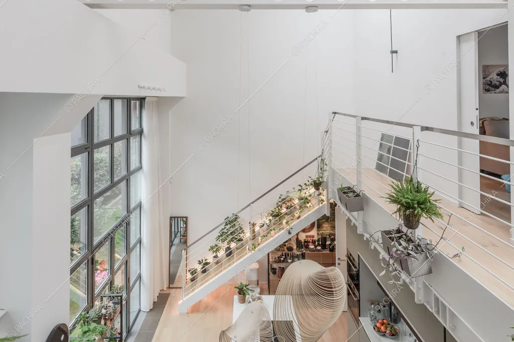 Open space con grandi vetrate del loft Tagus, location in stile contemporaneo a Milano