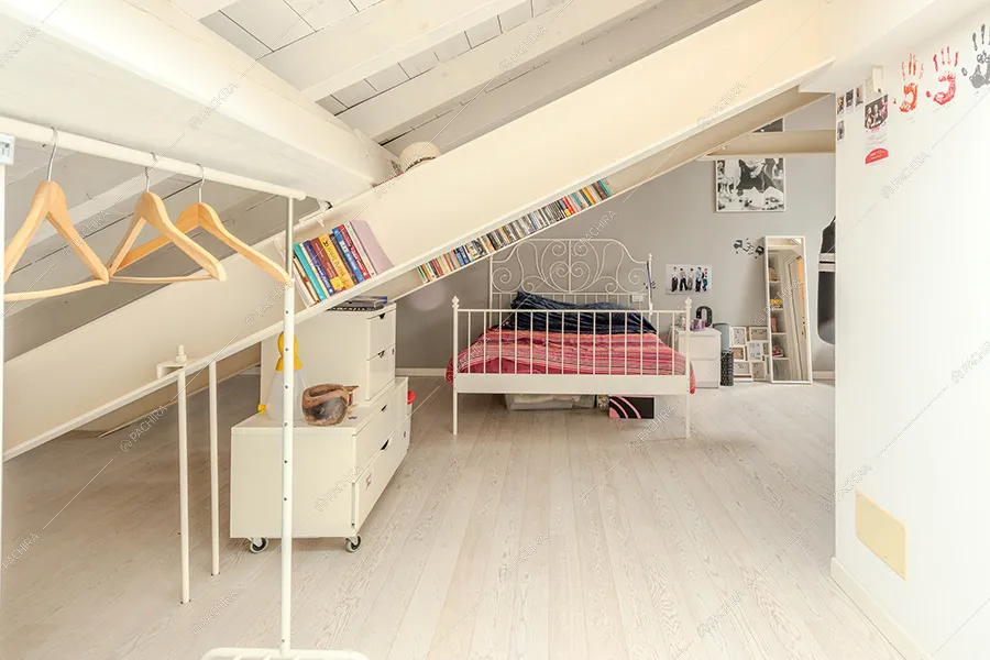 Camera da letto dell'appartamento Clorofilla, location in stile classico a Milano