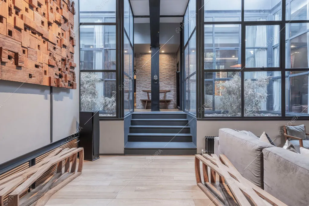 Scale nella sala del loft Berillio, location in stile contemporaneo a Roma