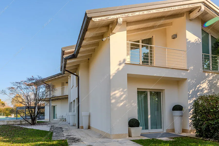 Esterni della villa Iride, location in stile moderno a Monza