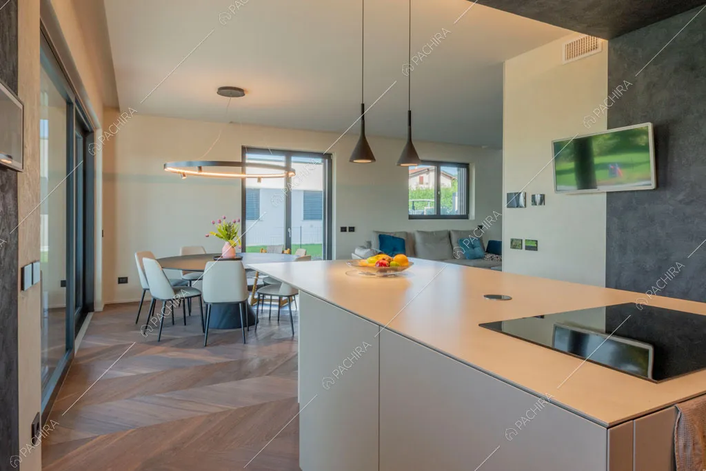 Cucina della villa Warta, location in stile contemporaneo a Monza