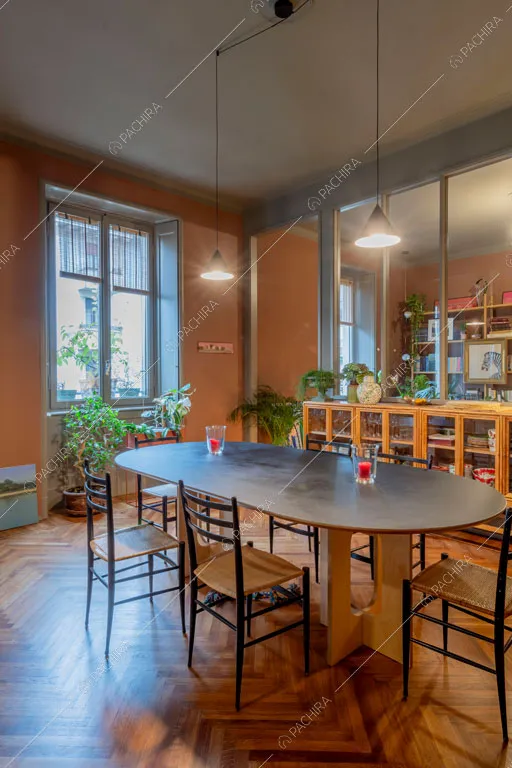 Sala da pranzo dell'appartamento Indo, location in stile contemporaneo a Milano