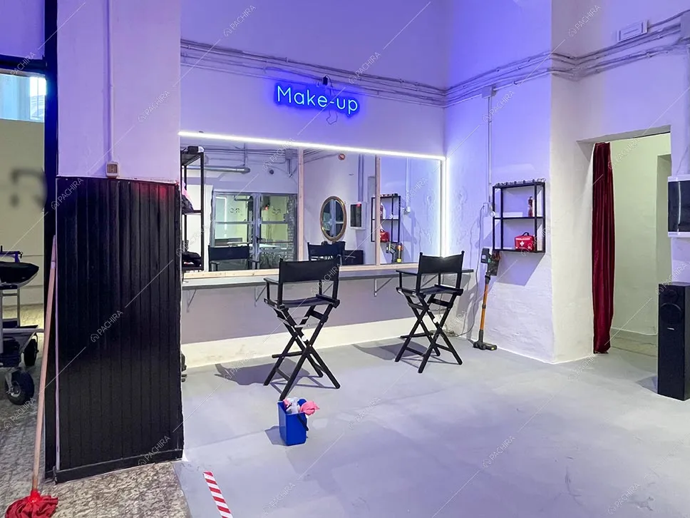 Camerino del teatro di posa Erebus, location in stile contemporaneo a Roma