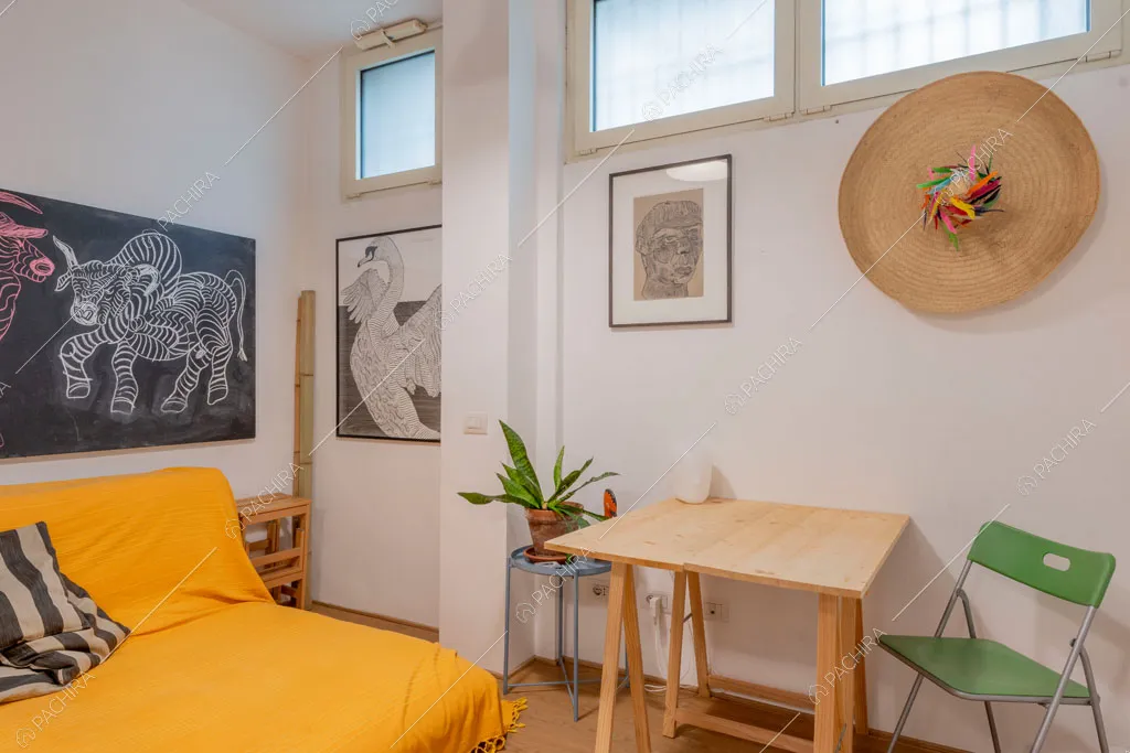 Salotto dell'appartamento Mungo, location in stile contemporaneo a Milano